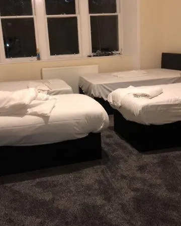 Alojamento de Acomodação e Pequeno-almoço Renfrew At Centre *