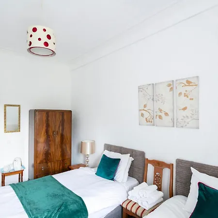 Oyo Lochinvar Hotel Glasgow