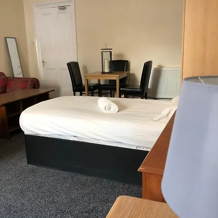 Renfrew At Centre Bed & Breakfast