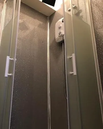 Alojamento de Acomodação e Pequeno-almoço Renfrew At Centre Glasgow