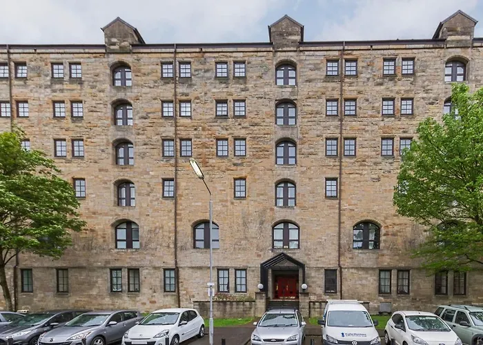 Stunning 2 Bed Merchant With Residents Parking