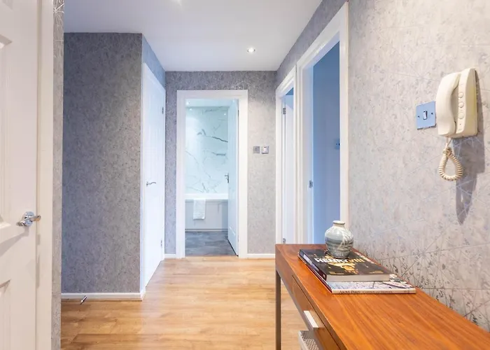 Stunning 2 Bed Merchant With Residents Parking *