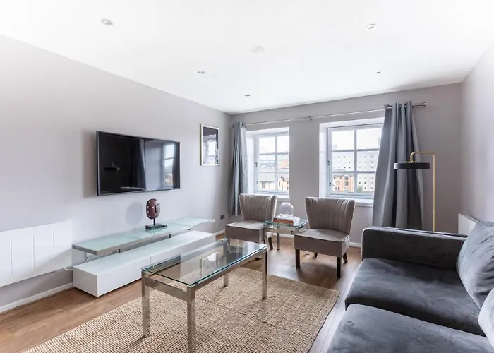 Stunning 2 Bed Merchant With Residents Parking Glasgow