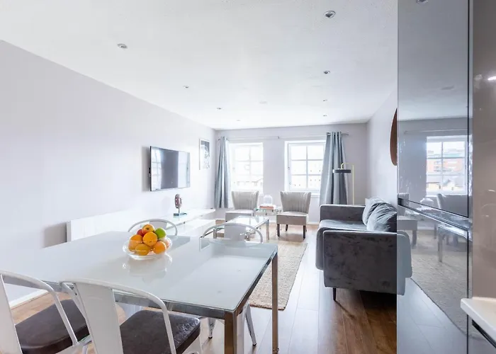 Stunning 2 Bed Merchant With Residents Parking Glasgow