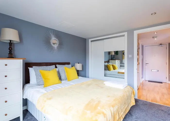 Merchant Modern 1 Bed Executive Flat *