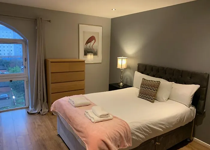 Stunning 2 Bed Merchant With Residents Parking *