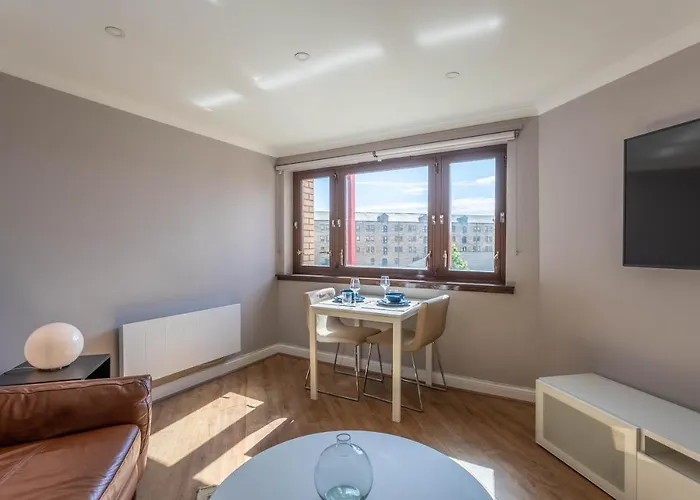 Stunning 1 Bed Merchant With Parking Lägenhet