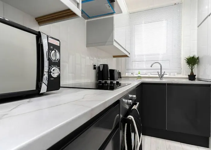 Lejlighed Cheerful 2 Bedroom Homely Apartment, Sleeps 4 Guest Comfy, 1x Double Bed, 2x Single Beds, Free Parking, Free Wifi, Suitable For Business, Leisure Guest, Contractors, Qe Hospital, Glasgow, Near Airport & Centre, Perfect For Common Wealth Games 20