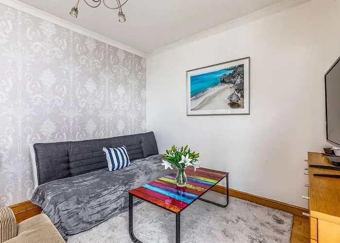 Fresh, Modern West End Beside Hydro غلاسغو