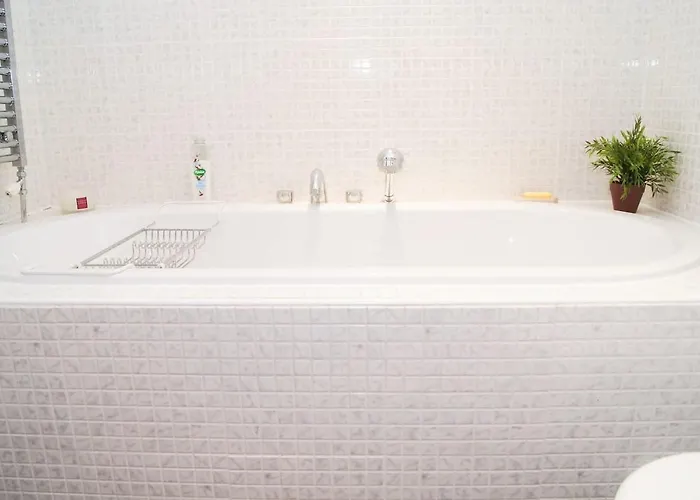 Views Centre Freeparking