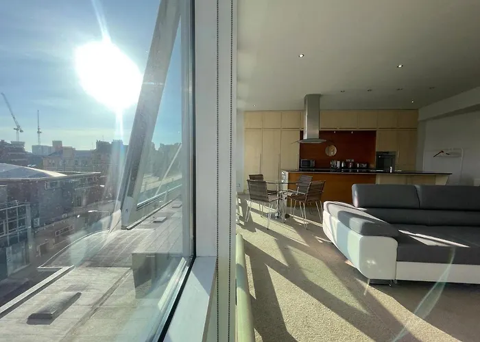 Centre 2-bed Parking Jacuzzi Bath Apartment