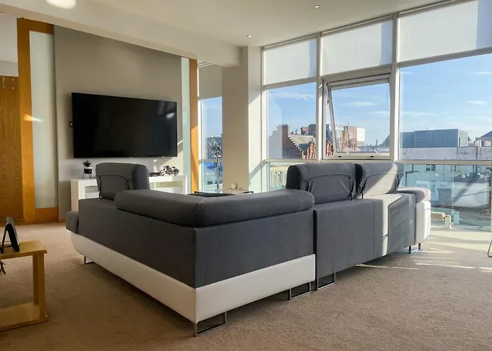 Centre 2-bed Parking Jacuzzi Bath Apartment