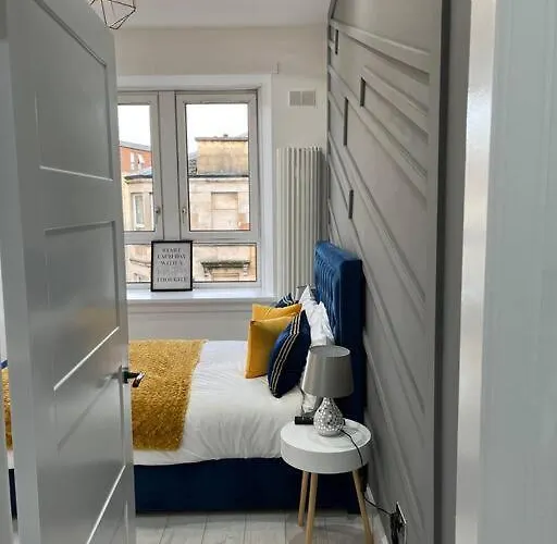 Cheerful 2 Bedroom Homely Apartment, Sleeps 4 Guest Comfy, 3x Double Bed, Parking, Free Wifi, Suitable For Business, Leisure Guest,glasgow, West End, Near Centre, Perfect For Common Wealth Games 2026 Apartamento Glasgow