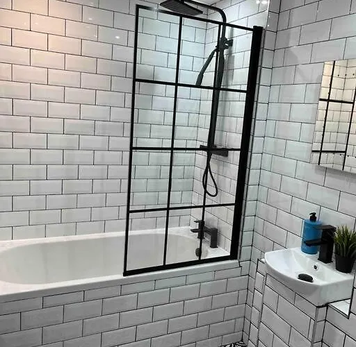 Apartamento Cheerful 2 Bedroom Homely Apartment, Sleeps 4 Guest Comfy, 3x Double Bed, Parking, Free Wifi, Suitable For Business, Leisure Guest,glasgow, West End, Near Centre, Perfect For Common Wealth Games 2026 *