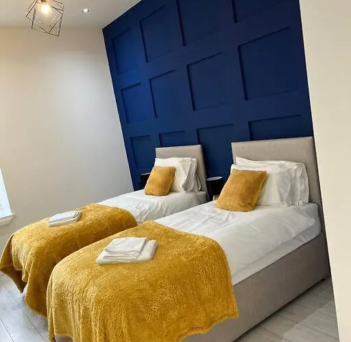 Apartamento Cheerful 2 Bedroom Homely Apartment, Sleeps 4 Guest Comfy, 3x Double Bed, Parking, Free Wifi, Suitable For Business, Leisure Guest,glasgow, West End, Near Centre, Perfect For Common Wealth Games 2026 Glasgow