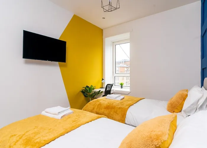 Cheerful 2 Bedroom Homely Apartment, Sleeps 4 Guest Comfy, 3x Double Bed, Parking, Free Wifi, Suitable For Business, Leisure Guest,glasgow, West End, Near Centre, Perfect For Common Wealth Games 2026 *