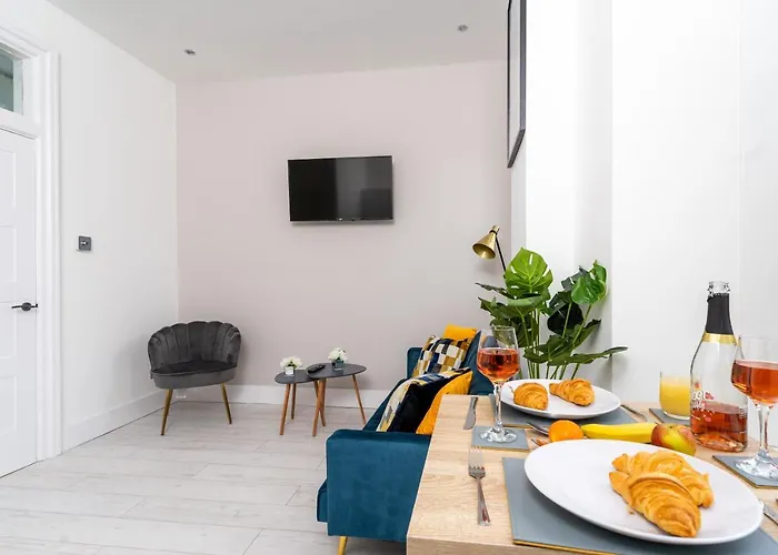 Apartamento Cheerful 2 Bedroom Homely Apartment, Sleeps 4 Guest Comfy, 3x Double Bed, Parking, Free Wifi, Suitable For Business, Leisure Guest,glasgow, West End, Near Centre, Perfect For Common Wealth Games 2026
