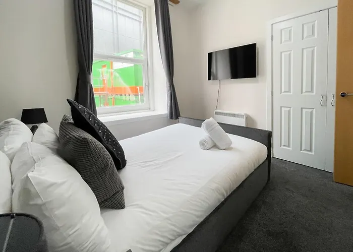 Exquisite 2br Flat Near Train Station Glasgow