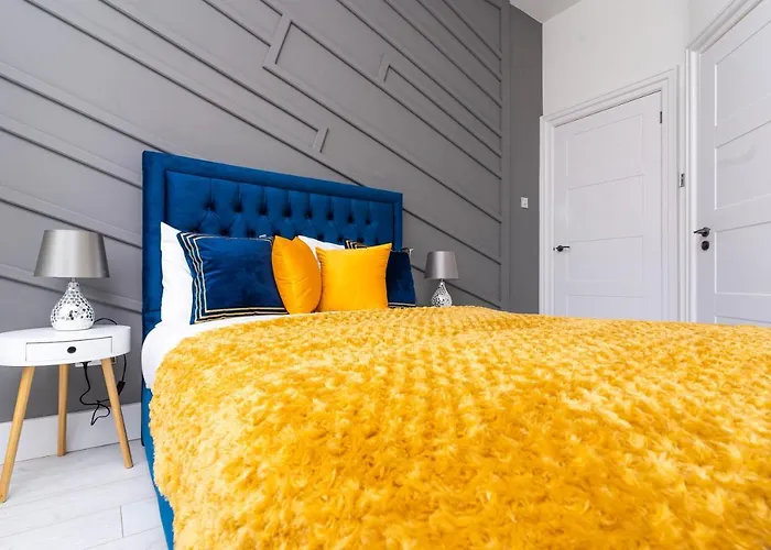 Cheerful 2 Bedroom Homely Apartment, Sleeps 4 Guest Comfy, 3x Double Bed, Parking, Free Wifi, Suitable For Business, Leisure Guest,glasgow, West End, Near Centre, Perfect For Common Wealth Games 2026 Glasgow