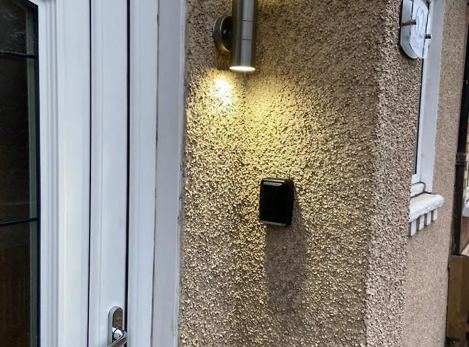 Cheerful One Bedroom With Parking Space. Holiday home Glasgow