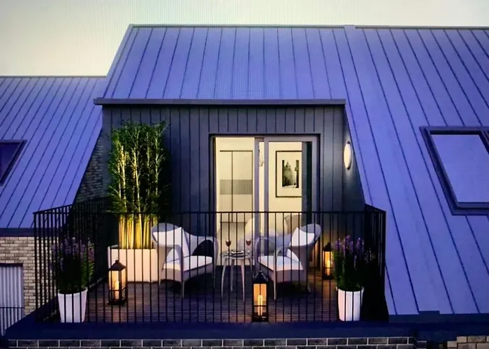 Executive Triplex House, 3 Bedroom 3 Bathrooms 1 Living Kitchen - Huge Terrace For Master Bedroom - Private E Parking Lez Congestion Zone Free - Garden - 5 Mins Drive To Centre Station Hébergement de vacances