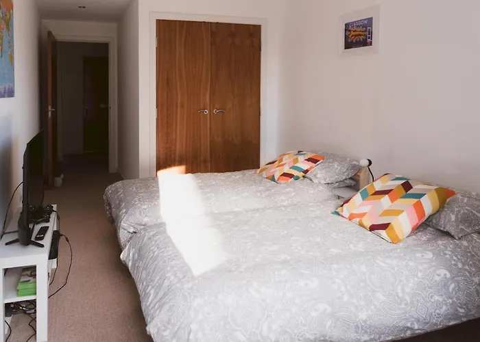 Lovely 2-bed Flat Harbour Free Parking - Pass The Keys *