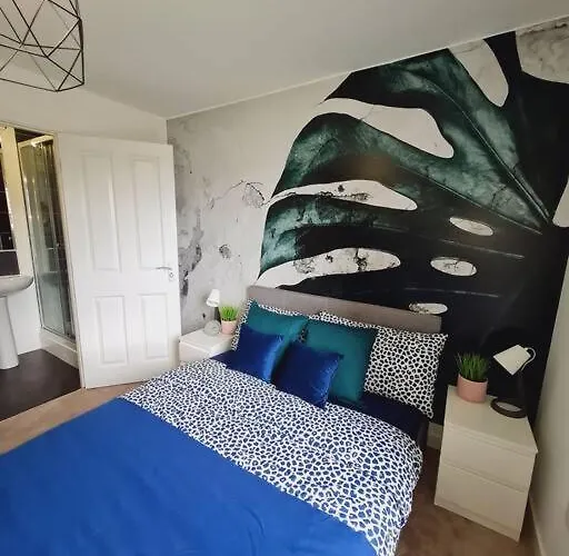 Stylish 2 Bedroom / Free Gated Parking Appartamento