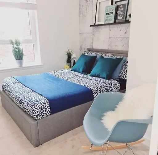 Stylish 2 Bedroom / Free Gated Parking