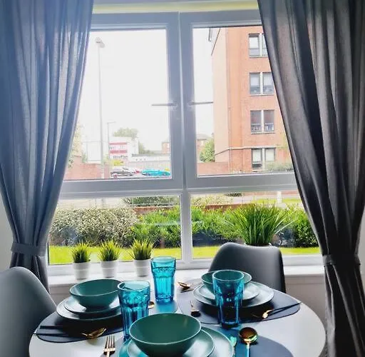 Stylish 2 Bedroom / Free Gated Parking Appartamento