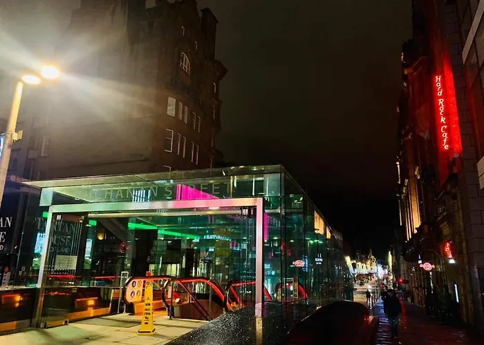 Centre G1 Penthouse With Riverviews - Duplex - 4 Bedrooms, 3 Bathrooms, Kitchen, 1 Living Room, 1 Dining Room, 2 Terraces, Parking, Floor, 2050 Sq Ft, Merchant Apartamento Glasgow