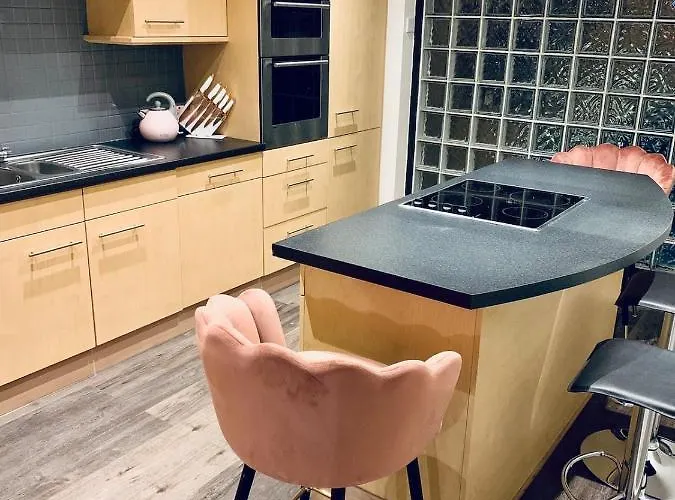 Apartamento Centre G1 Penthouse With Riverviews - Duplex - 4 Bedrooms, 3 Bathrooms, Kitchen, 1 Living Room, 1 Dining Room, 2 Terraces, Parking, Floor, 2050 Sq Ft, Merchant *