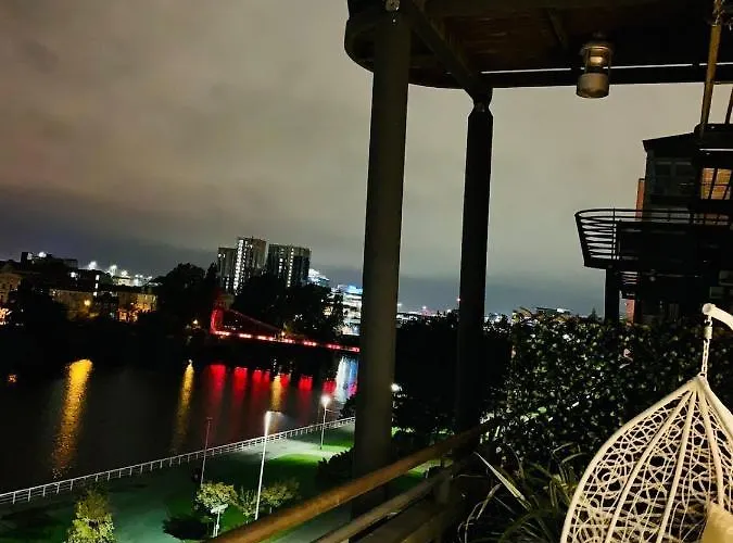 Centre G1 Penthouse With Riverviews - Duplex - 4 Bedrooms, 3 Bathrooms, Kitchen, 1 Living Room, 1 Dining Room, 2 Terraces, Parking, Floor, 2050 Sq Ft, Merchant *