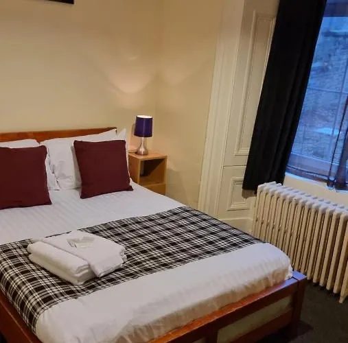 Hotel The Hampton Court 3*