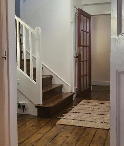 Large 3 Bed West End Free Parking & Electric Vehicle Point Apartamento *