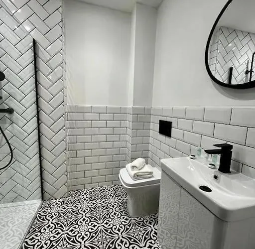 Stunning 1 Bed In West End Appartement