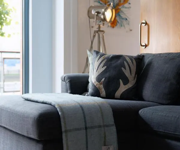 Riverside West End *