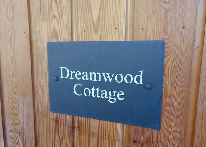 Dreamwood Cottage, Loch Lomond, Luxury Apartment.