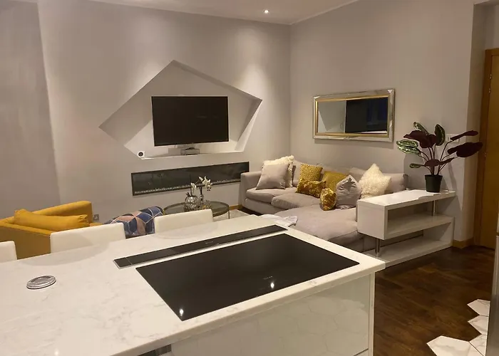 2 Bed Chic In Centre Apartment