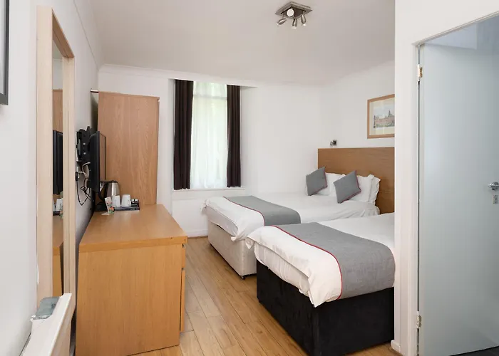 Hotel Charing Cross 3*