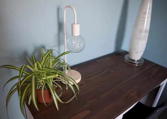 Pass The Keys Lovely 2-bed In Perfect City Location With Parking *