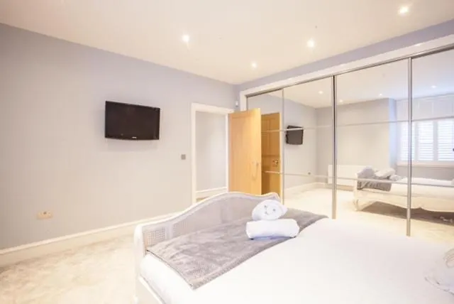 Stylish 2 Bedroom In Park Circus, West End Appartement Glasgow