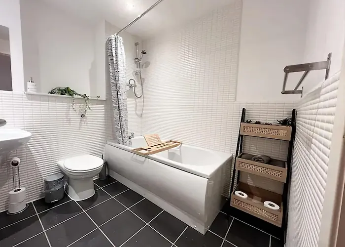 Secc&hydro Beautiful 2br With Free Parking