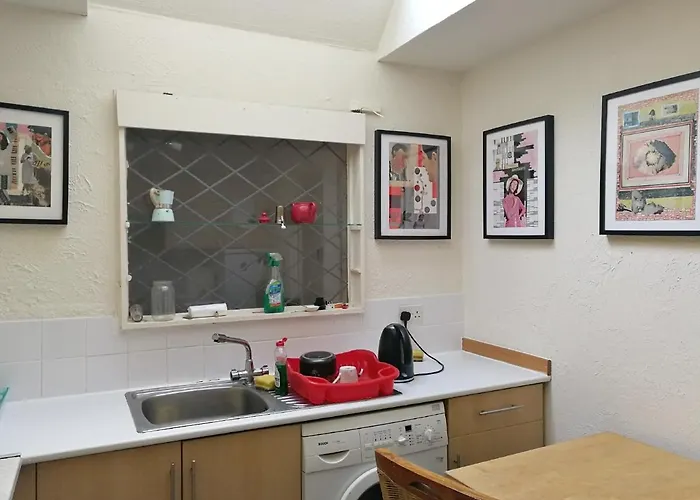 A Double Bedroom Near Centre Not In Great Condition Suitable For Short *