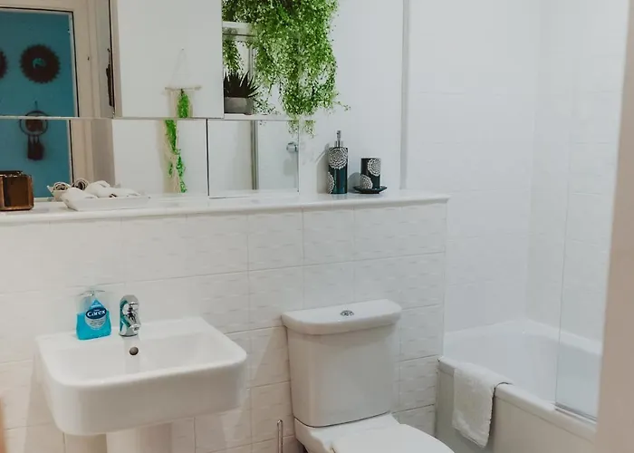 Lovely Bohemian In Heart Of Life * Glasgow