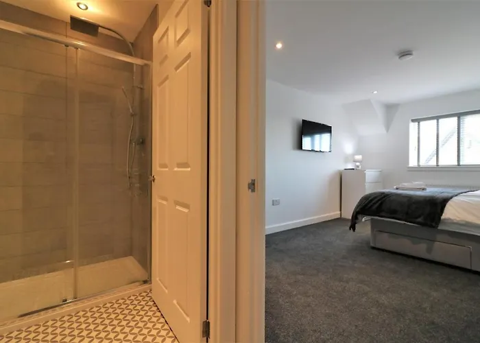 Апартаменты Signature - Railway House 5 Bed