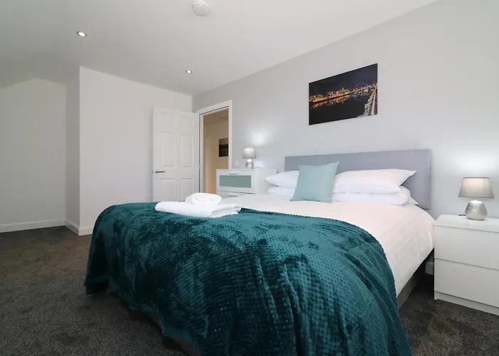 Signature - Railway House 5 Bed Глазго