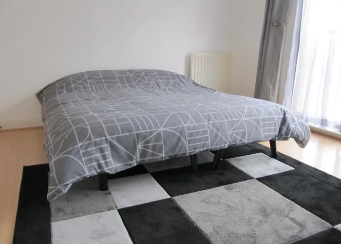 Cozy Off Road 2 Bedroom With Free Wi-fi And Private Parking * Glasgow