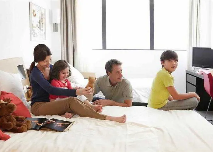 Отель Novotel Centre 4*