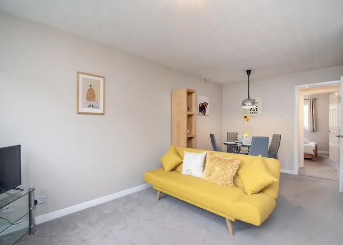 The Kelvin - Peaceful West End River View