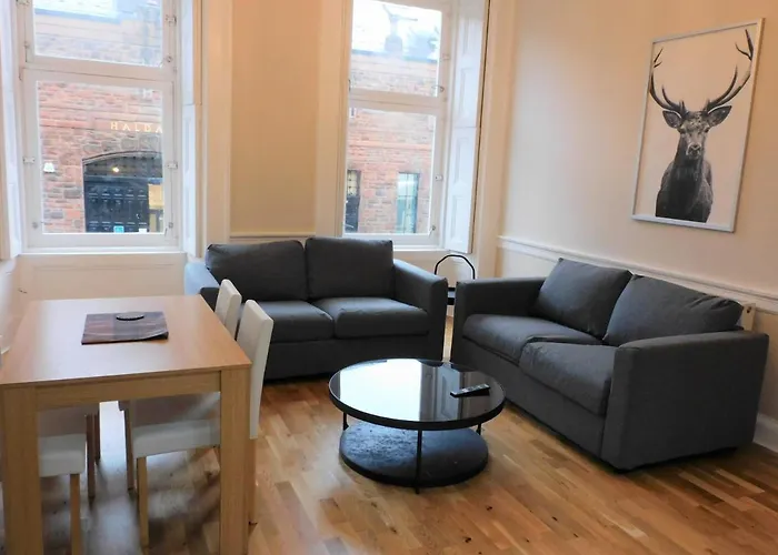 Beautiful 3 Bed In The Centre Apartment Glasgow
